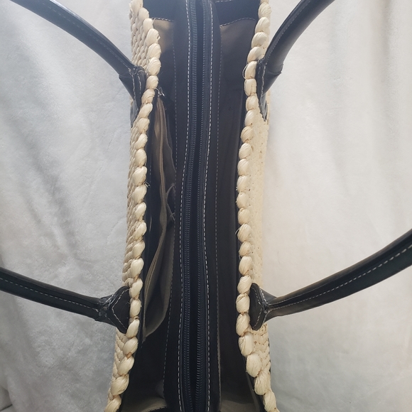 Wicker and black purse summer spring - Picture 3 of 4